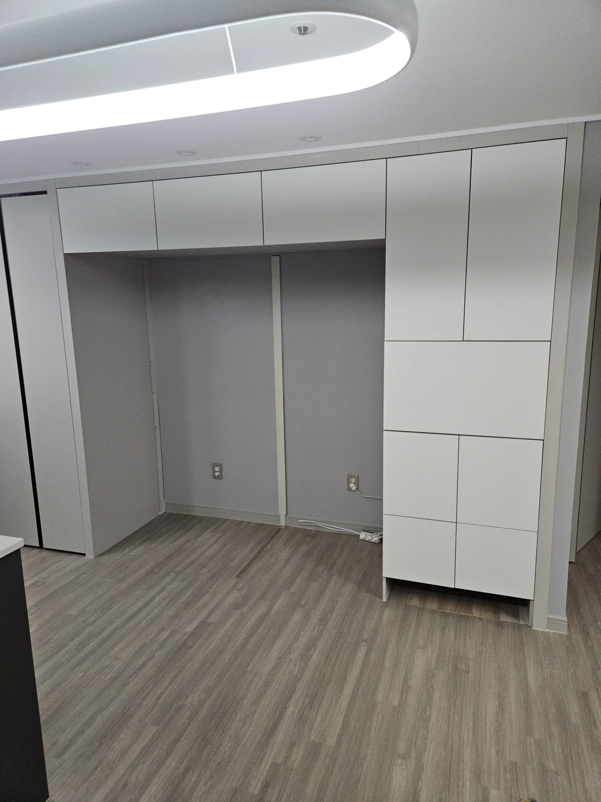 둔산동 냉장고틈새맞춤장 시공 전 사진
